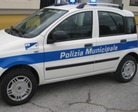 auto-polizia-municipale-2